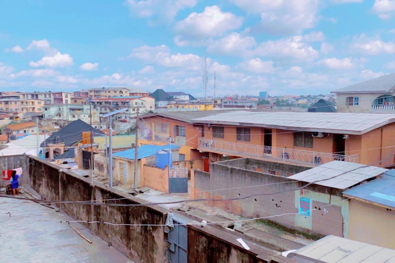 Maleeks Apartment Ikeja "Shared 2Bedroom Apt, Individual Private Rooms And Baths" Lagos Bagian luar foto