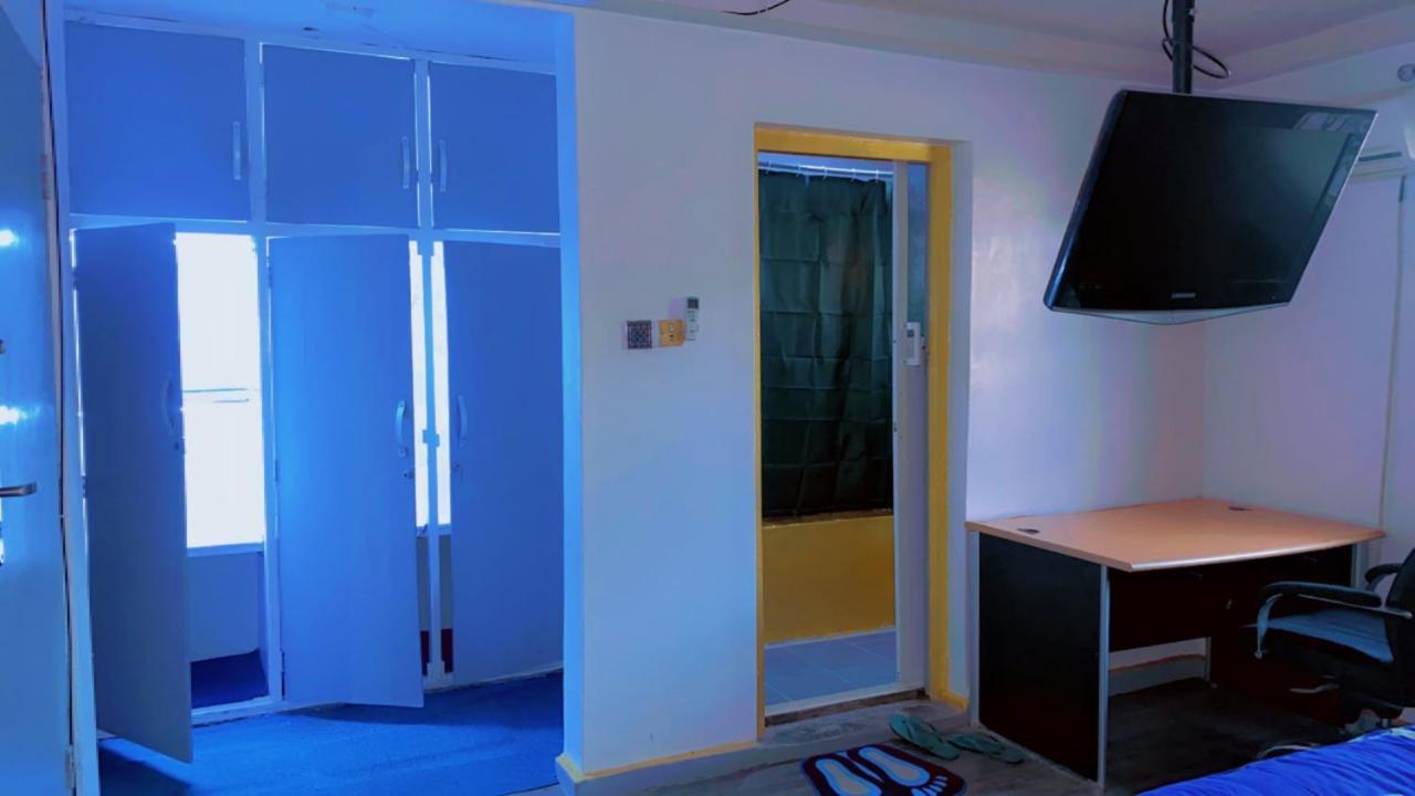 Maleeks Apartment Ikeja "Shared 2Bedroom Apt, Individual Private Rooms And Baths" Lagos Bagian luar foto